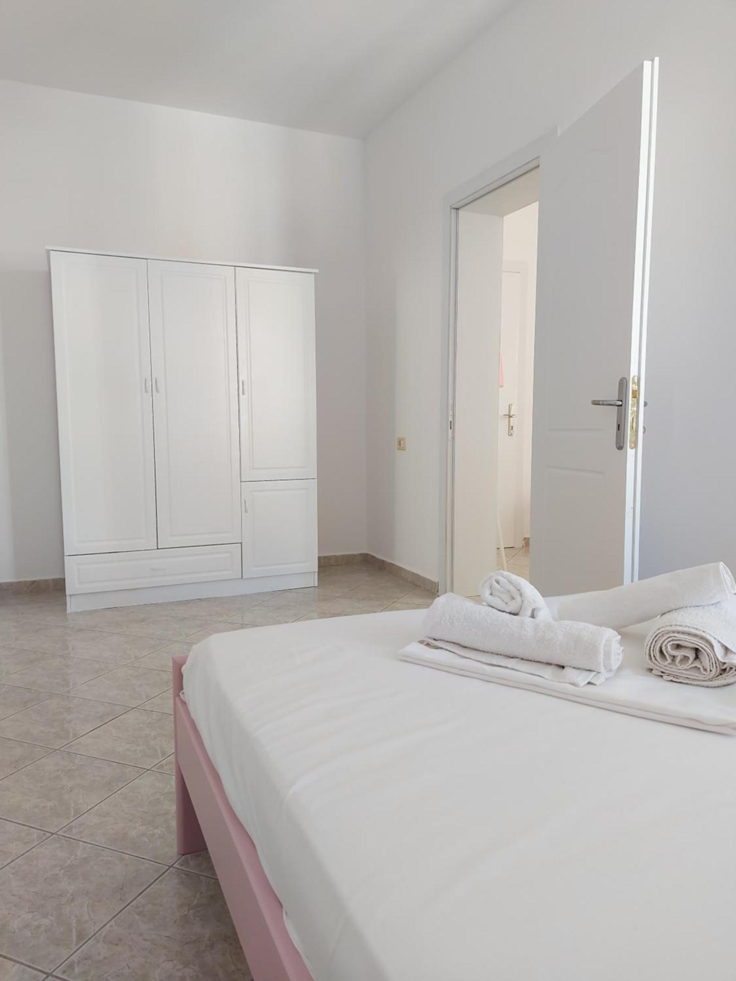 Vila Stupende Daire Saranda Oda fotoğraf